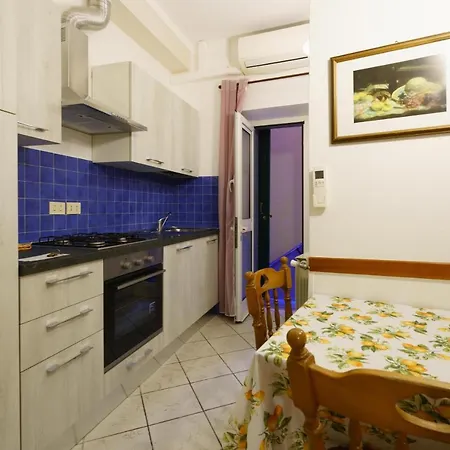 A Due Passi Dal Mare Apartment *